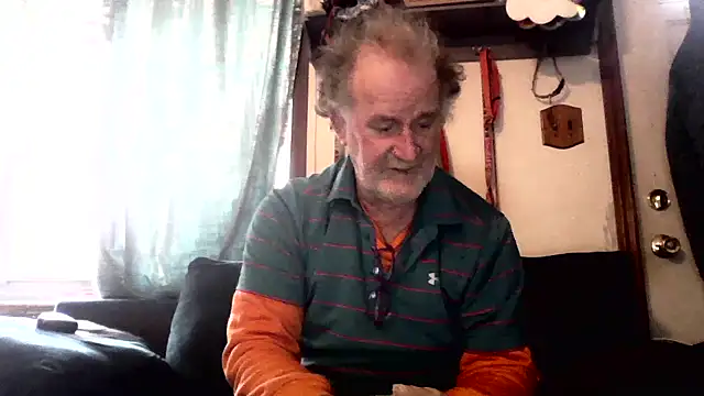 Snapshot of Sweet_Sexy1963 chatting on 11/17/25, 06:12 Sweet Sexy1963 online show from 11/17/25, 06:12