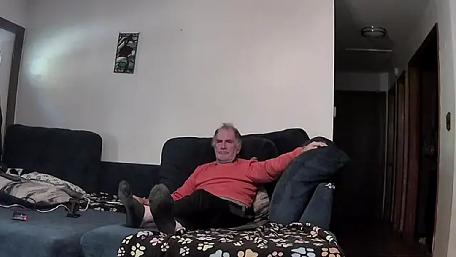 Snapshot of Sweet_Sexy1963 chatting on 10/14/25, 02:17 Sweet Sexy1963 online show from 10/14/25, 02:17