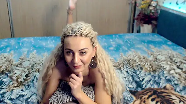 Snapshot of MirabelaSweet chatting on 03/17/25, 09:44 MirabelaSweet online show from 03/17/25, 09:44