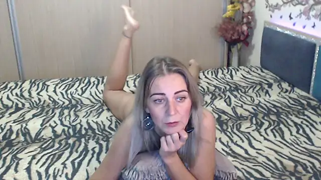 Snapshot of MirabelaSweet chatting on 10/08/25, 04:58 MirabelaSweet online show from 10/08/25, 04:58