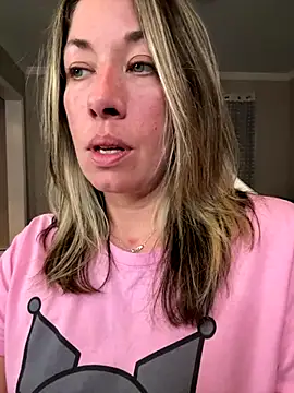 Snapshot of _NinaLuvSins_ chatting on 09/29/25, 10:37 NinaLuvSins online show from 09/29/25, 10:37