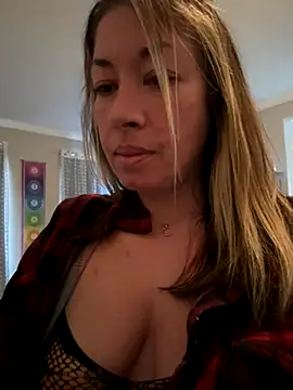 Snapshot of _NinaLuvSins_ chatting on 10/08/25, 03:35 NinaLuvSins online show from 10/08/25, 03:35