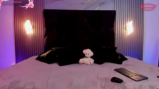 Zafira Alabi online show from 11/12/25, 03:49