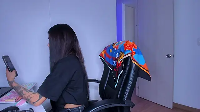 Lisegg  online show from 03/26/26, 02:37