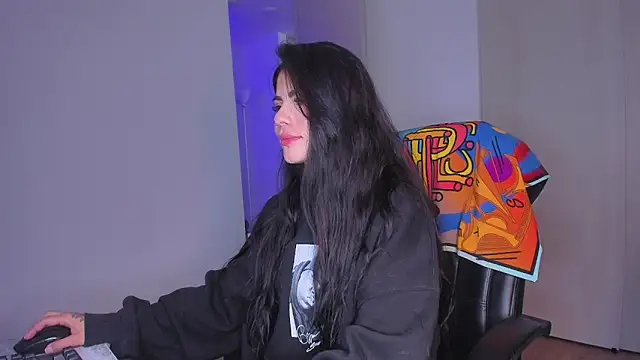 Lisegg  online show from 11/18/25, 08:12