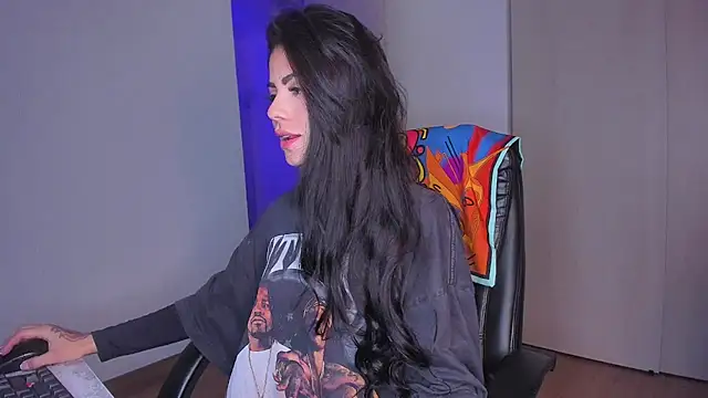 Lisegg  online show from 11/19/25, 10:04