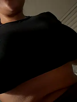adrianalobo online show from 10/12/25, 02:24