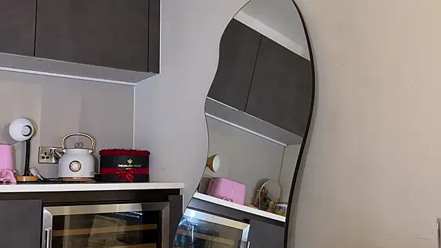 ArabicBarbie online show from 10/25/25, 09:26