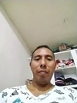 Snapshot of desnudo_Sexoxo chatting on 06/13/26, 06:17 desnudo Sexoxo online show from 06/13/26, 06:17