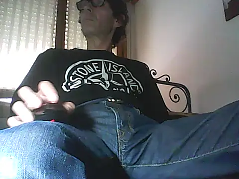 Snapshot of Moro_ra chatting on 05/11/26, 11:44 Moro ra online show from 05/11/26, 11:44