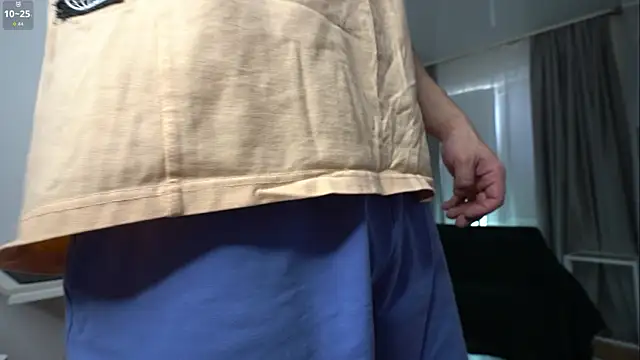 Snapshot of NickHOWLEN chatting on 10/03/25, 10:06 NickHOWLEN online show from 10/03/25, 10:06