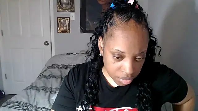 Sexymona1218 online show from 10/16/25, 02:58