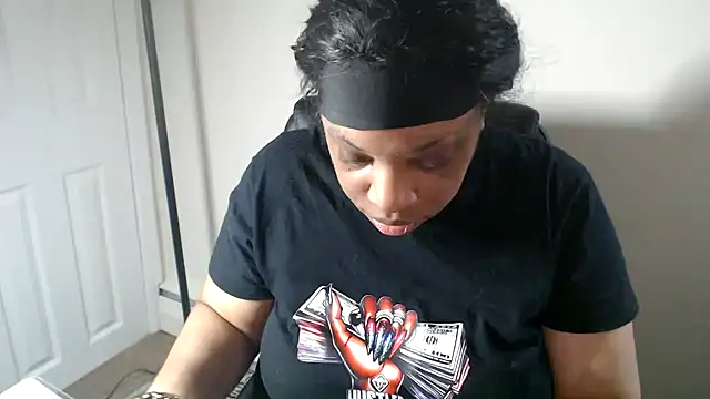 Sexymona1218 online show from 05/23/26, 01:43