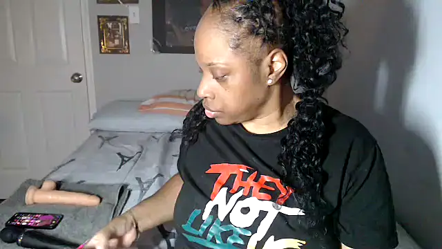 Sexymona1218 online show from 10/22/25, 08:58