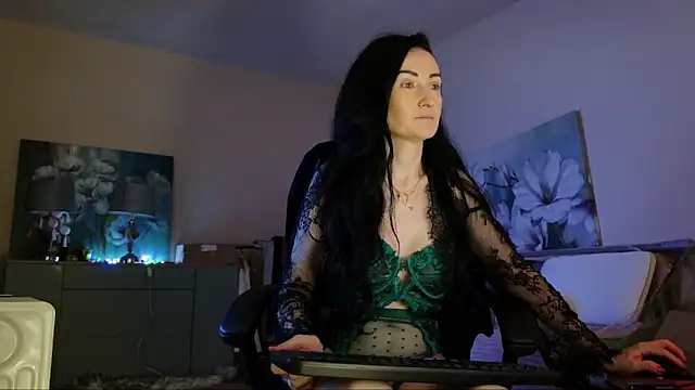 lara heaven online show from 11/10/25, 07:24