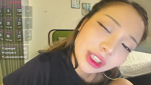 Snapshot of SaliUong chatting on 02/11/25, 09:31 SaliUong online show from 02/11/25, 09:31