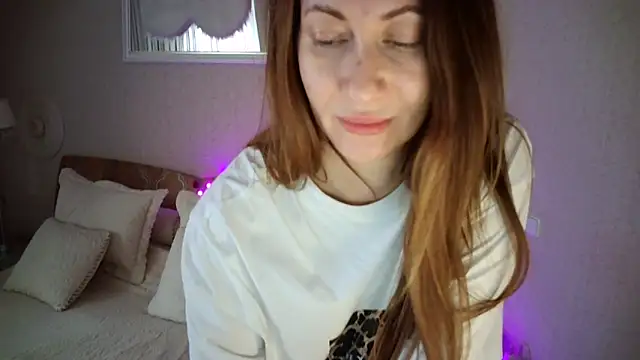 Snapshot of Luna_Hoty chatting on 03/10/25, 07:33 Luna Hoty online show from 03/10/25, 07:33