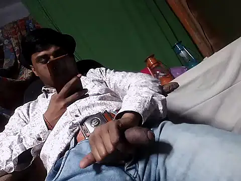 Snapshot of desiboy1101 chatting on 02/04/25, 12:55 desiboy1101 online show from 02/04/25, 12:55