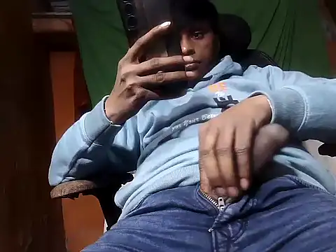 Snapshot of desiboy1101 chatting on 12/22/25, 02:06 desiboy1101 online show from 12/22/25, 02:06