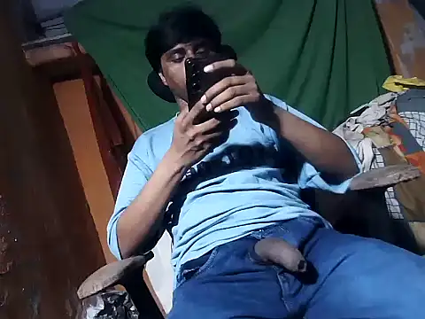 Snapshot of desiboy1101 chatting on 05/28/26, 01:50 desiboy1101 online show from 05/28/26, 01:50