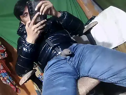 Snapshot of desiboy1101 chatting on 11/22/25, 02:05 desiboy1101 online show from 11/22/25, 02:05