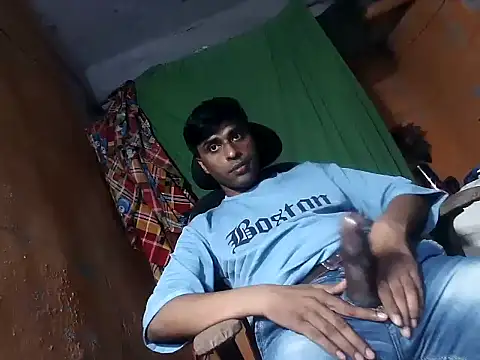 Snapshot of desiboy1101 chatting on 10/27/25, 01:45 desiboy1101 online show from 10/27/25, 01:45