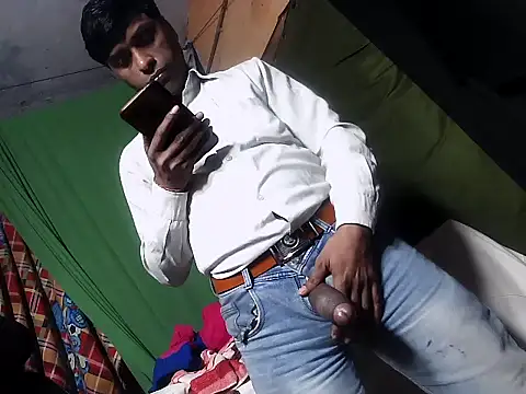 Snapshot of desiboy1101 chatting on 01/29/25, 03:33 desiboy1101 online show from 01/29/25, 03:33