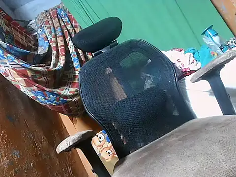 Snapshot of desiboy1101 chatting on 03/19/25, 03:30 desiboy1101 online show from 03/19/25, 03:30