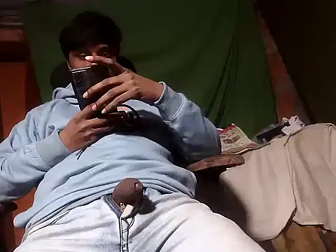 Snapshot of desiboy1101 chatting on 12/19/25, 02:08 desiboy1101 online show from 12/19/25, 02:08