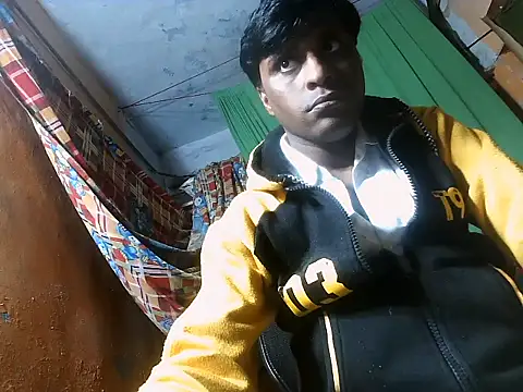 Snapshot of desiboy1101 chatting on 02/26/25, 01:43 desiboy1101 online show from 02/26/25, 01:43