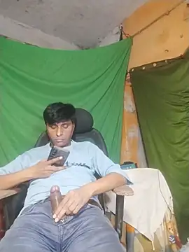 Snapshot of desiboy1101 chatting on 11/27/25, 01:33 desiboy1101 online show from 11/27/25, 01:33