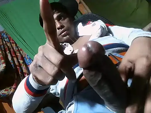 Snapshot of desiboy1101 chatting on 02/02/25, 01:52 desiboy1101 online show from 02/02/25, 01:52