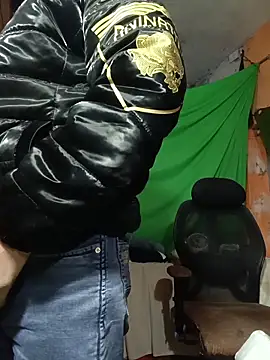 Snapshot of desiboy1101 chatting on 01/18/26, 08:51 desiboy1101 online show from 01/18/26, 08:51