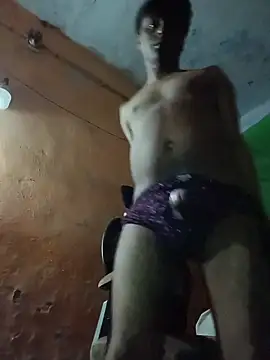 Snapshot of desiboy1101 chatting on 04/13/26, 02:21 desiboy1101 online show from 04/13/26, 02:21