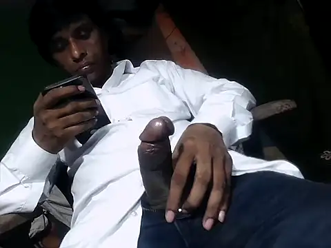 Snapshot of desiboy1101 chatting on 09/28/25, 04:41 desiboy1101 online show from 09/28/25, 04:41