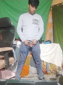 Snapshot of desiboy1101 chatting on 11/26/25, 02:28 desiboy1101 online show from 11/26/25, 02:28