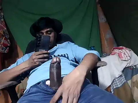 Snapshot of desiboy1101 chatting on 11/14/25, 01:59 desiboy1101 online show from 11/14/25, 01:59