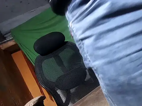 Snapshot of desiboy1101 chatting on 01/13/26, 01:15 desiboy1101 online show from 01/13/26, 01:15