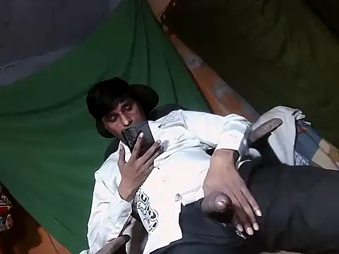 Snapshot of desiboy1101 chatting on 11/12/25, 02:21 desiboy1101 online show from 11/12/25, 02:21