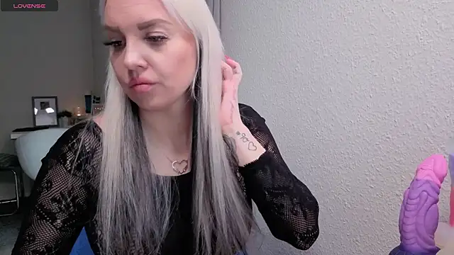 MIA-XXX online show from 02/05/26, 11:17