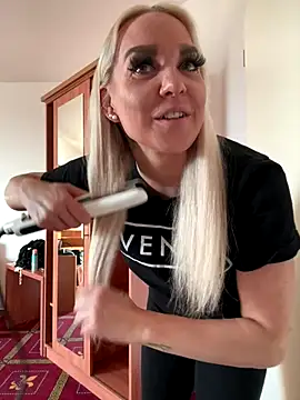 MIA-XXX online show from 09/25/25, 06:30