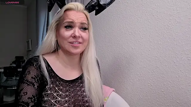 MIA-XXX online show from 04/05/26, 04:52