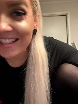 MIA-XXX online show from 10/06/25, 06:08