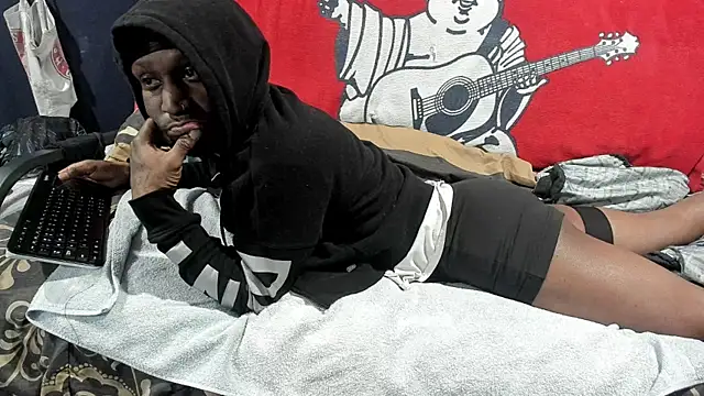 iBreakHeartz online show from 12/26/24, 02:27