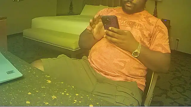 Snapshot of StudMuffin702 chatting on 03/02/26, 04:24 StudMuffin702 online show from 03/02/26, 04:24