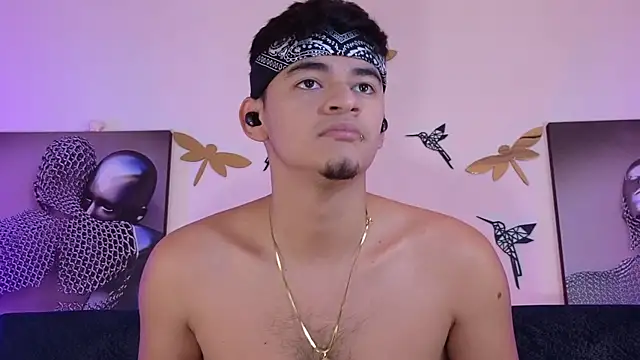 Snapshot of VikoHands chatting on 12/19/25, 10:17 VikoHands online show from 12/19/25, 10:17