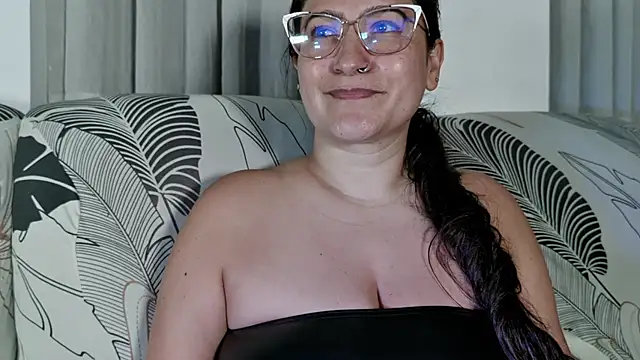 DeesseLuxure online show from 04/08/26, 03:41