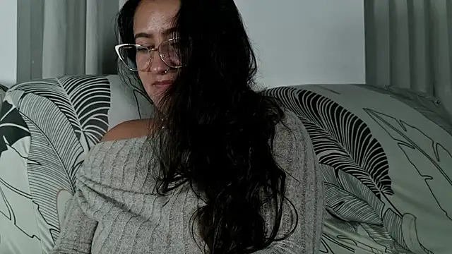 DeesseLuxure online show from 04/18/26, 04:48