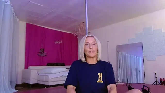 Snapshot of Sweet-Ginger chatting on 10/12/25, 03:57 Sweet-Ginger online show from 10/12/25, 03:57