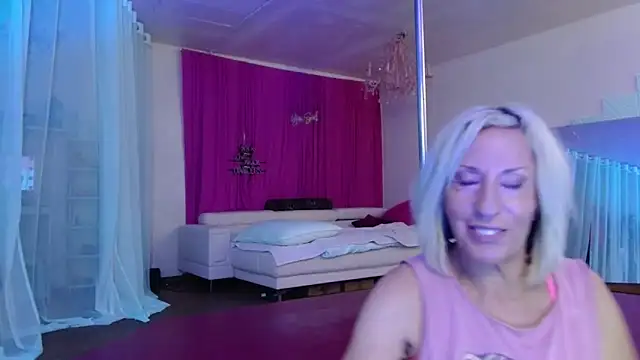 Snapshot of Sweet-Ginger chatting on 10/11/25, 04:41 Sweet-Ginger online show from 10/11/25, 04:41